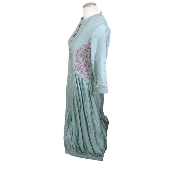 Kanyaka Womens NEW Diwali Dress Size Medium Sage Green Embroidered Pink Flowers - Picture 4 of 7